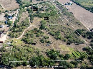 4 Track Rd, Dale, TX 78616