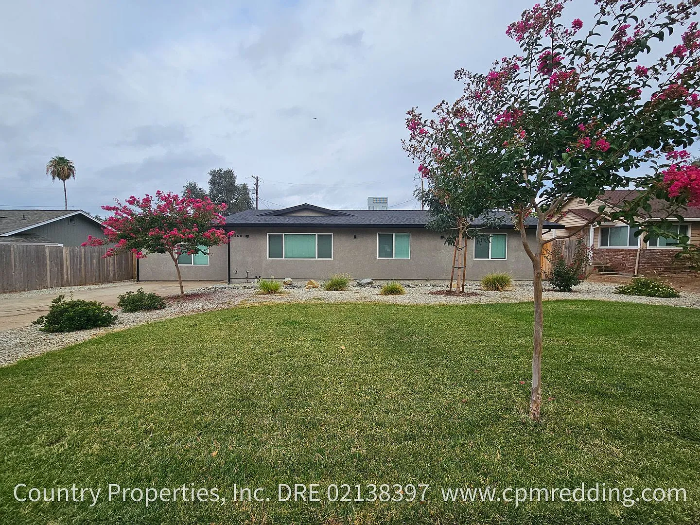 Modern 4-Bedroom House in the Heart of Redding Available Now! — Photo 3