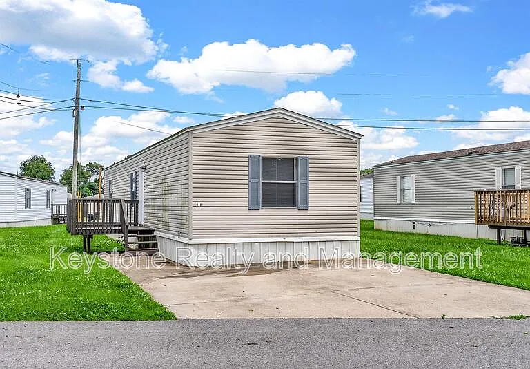 918 Gabby Ln — Photo 2
