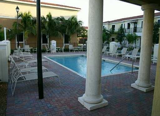 3rd image of 2502 Venetian Ct