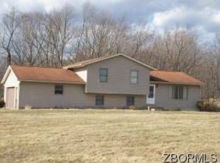 5523 Fairdale Dr, Cambridge, OH 43725