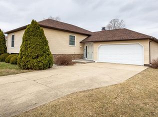 101 Line St, Manchester, IA 52057