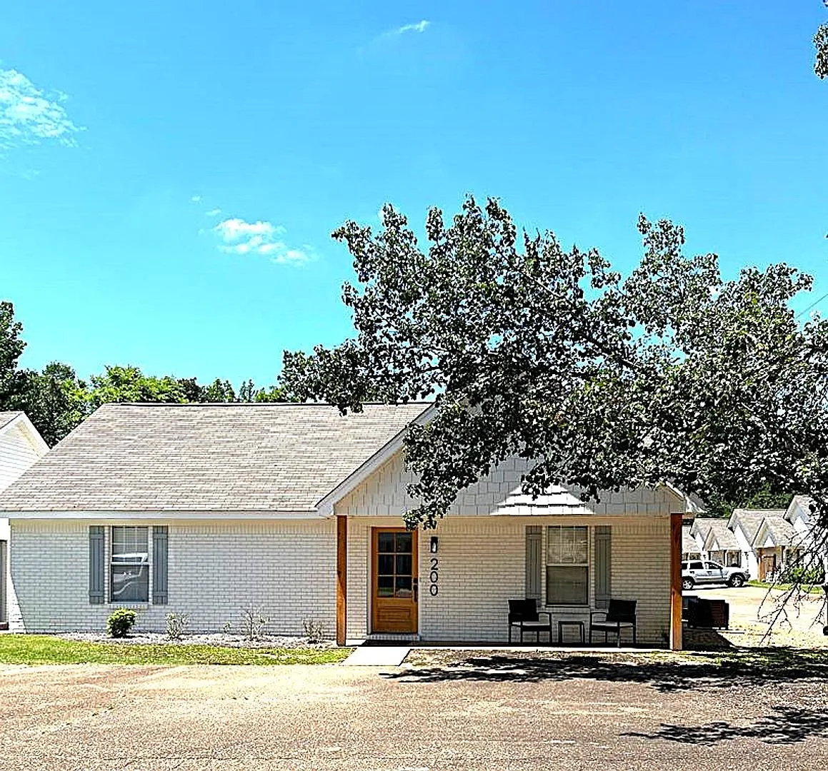 200 Leigh Lane, Oxford, MS — Photo 1