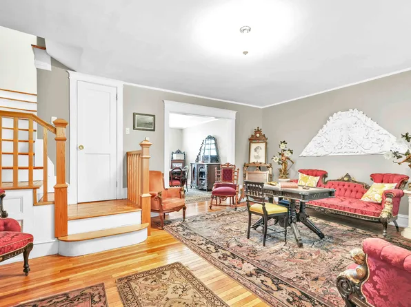 25-11 Ditmars Boulevard image 1 of 22