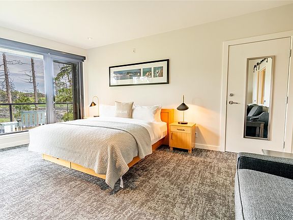 3rd image of 596 Marine Dr #204