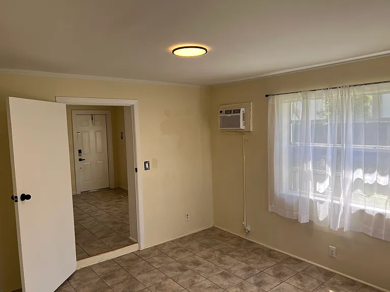 2735 NE 9th Ave #B — Photo 8