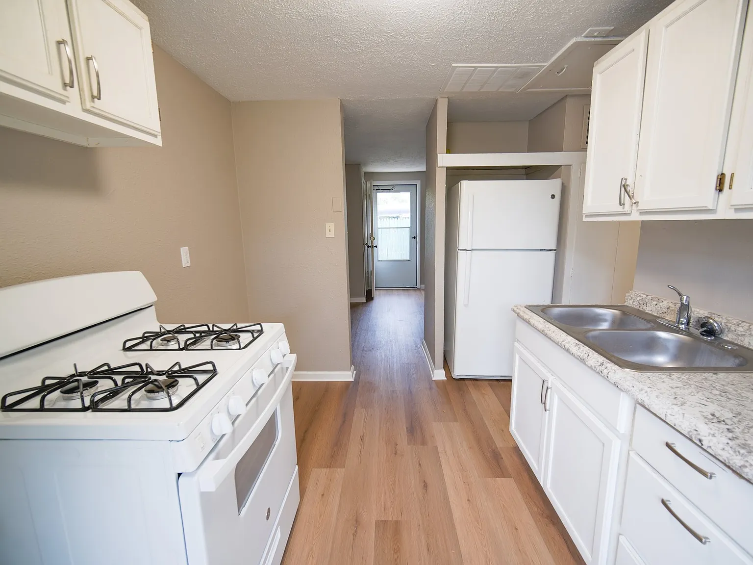 2 bed, $795 — Photo 2