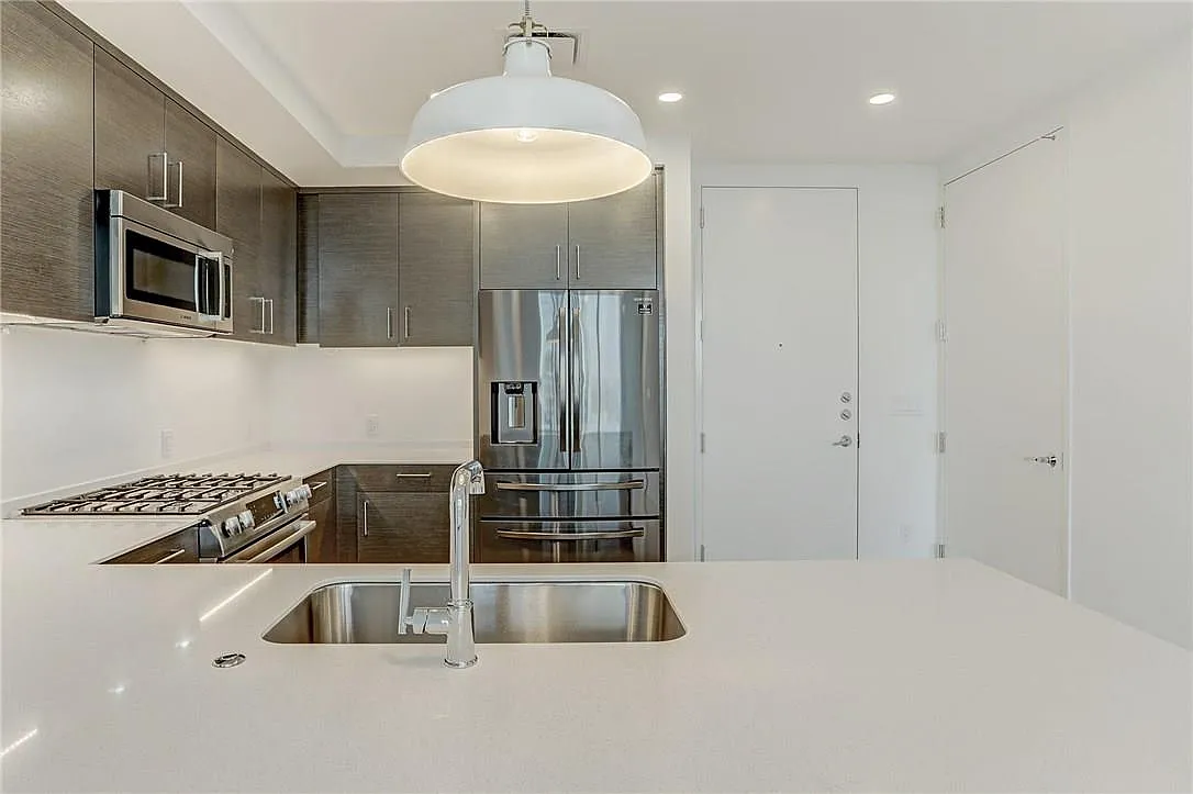 1 bed, 1.0 bath, 698 sqft, $3,600 — Photo 4