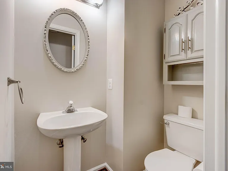7925 Carriage Dr — Photo 16