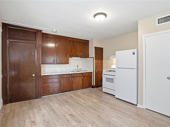 5th image of 420 Rathbun St #9