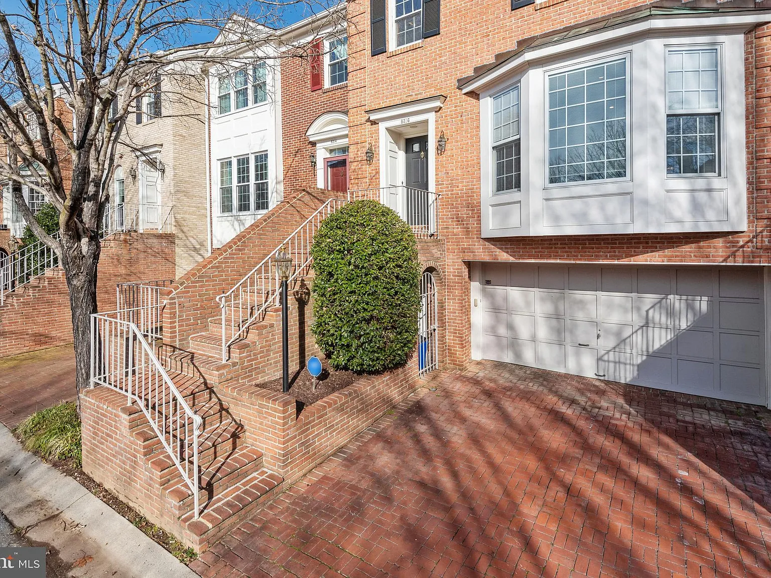 4 bed, 4.0 bath, 2700 sqft, $5,500 — Photo 2