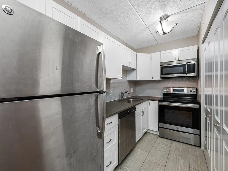 3211 W De Leon St — Photo 16