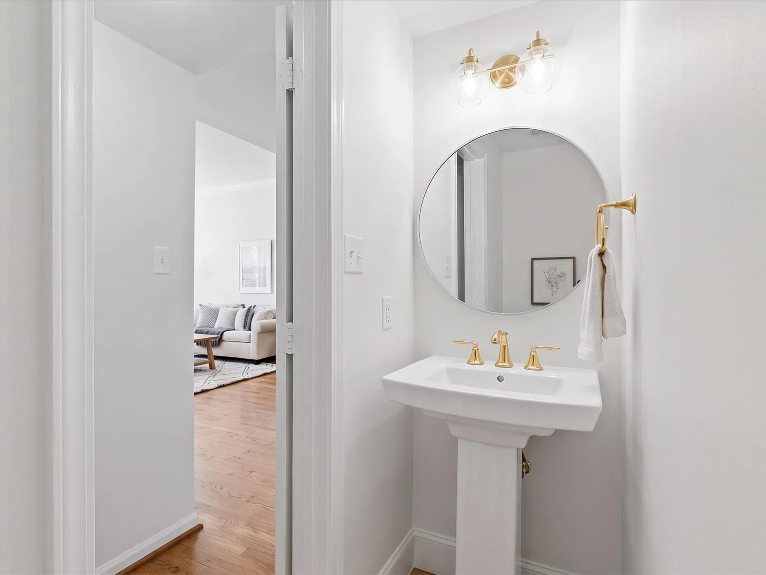 3 bed, 2080 sqft, $4,500 — Photo 4