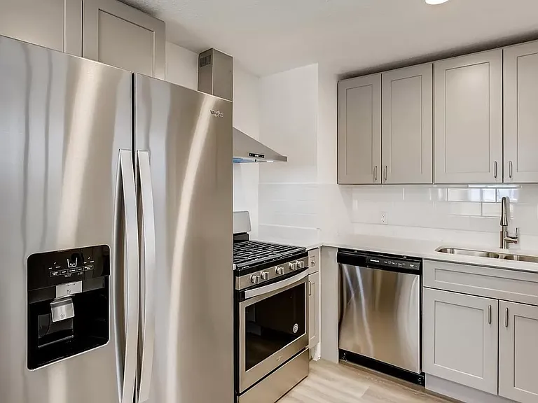 1526 N Wolff St — Photo 3