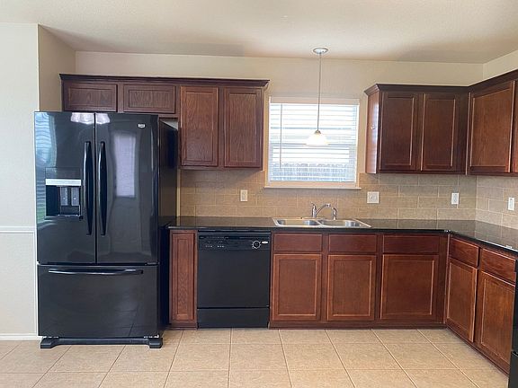 4th image of 7904 Woodbury Dr