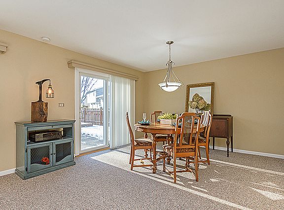 5th image of 121 Hickory Ln