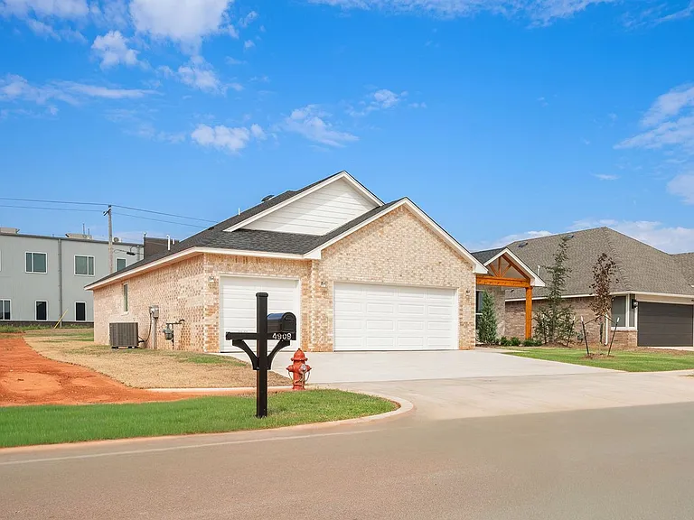 4909 Misty Wood Ln — Photo 1