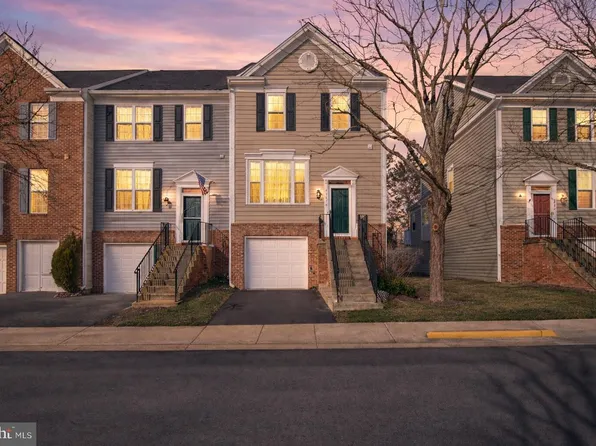 43078 Francis Sq, Chantilly, VA 20152