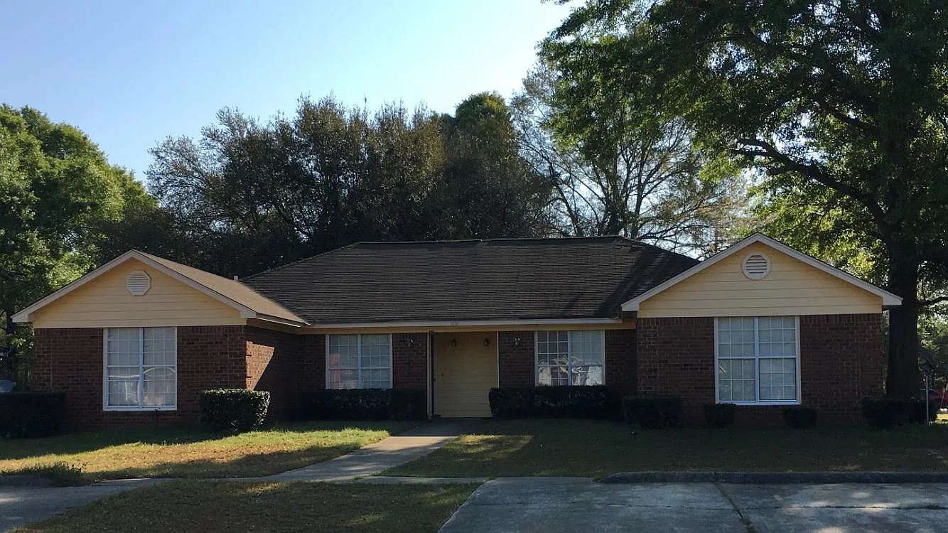3 bed, 1255 sqft, $1,200 — Photo 1
