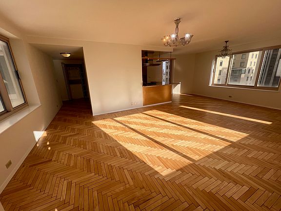 3rd image of 106 Central Park S APT 26E