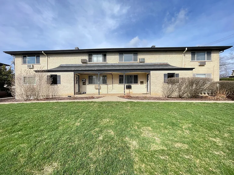 235 E Palatine Rd #2B — Photo 11