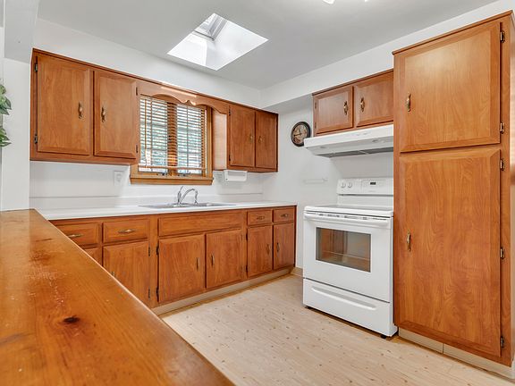 Full appliance package: Refrigerator, Stove, Washer, Dryer
