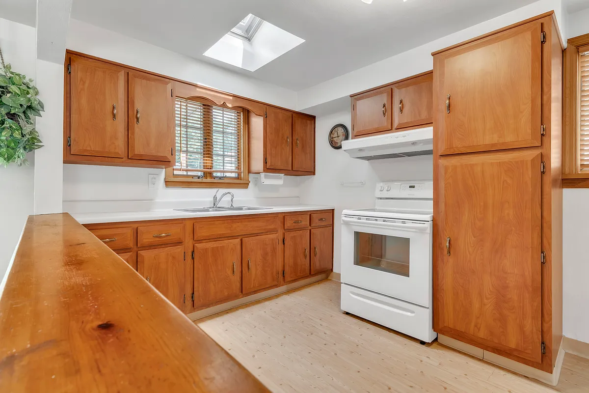 Full appliance package: Refrigerator, Stove, Washer, Dryer - 2054 Noblestown Rd