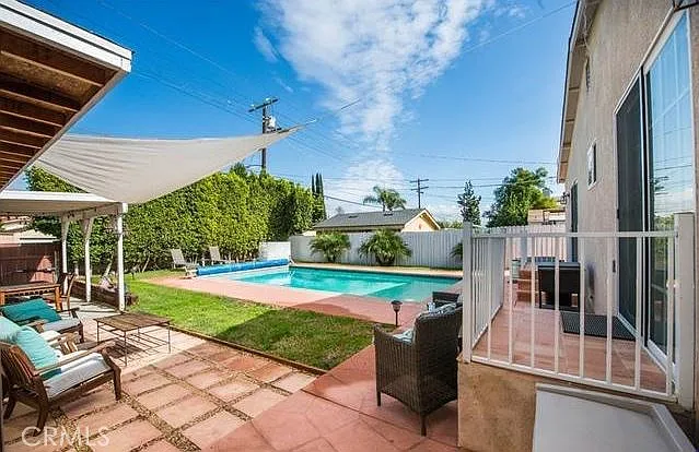17827 Burbank Blvd — Photo 21