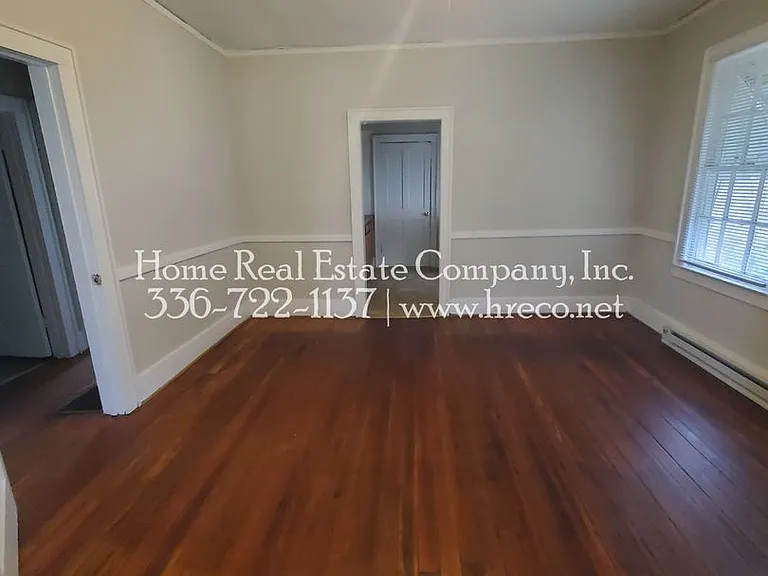 920 N Jackson Ave — Photo 4