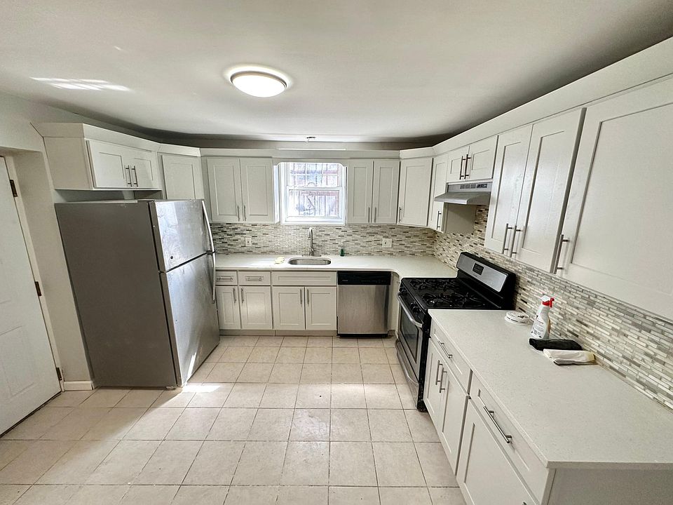 1st image of 585 Howard Ave #1