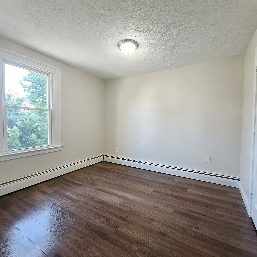 4 bed, 2495 sqft, $2,350 — Photo 4