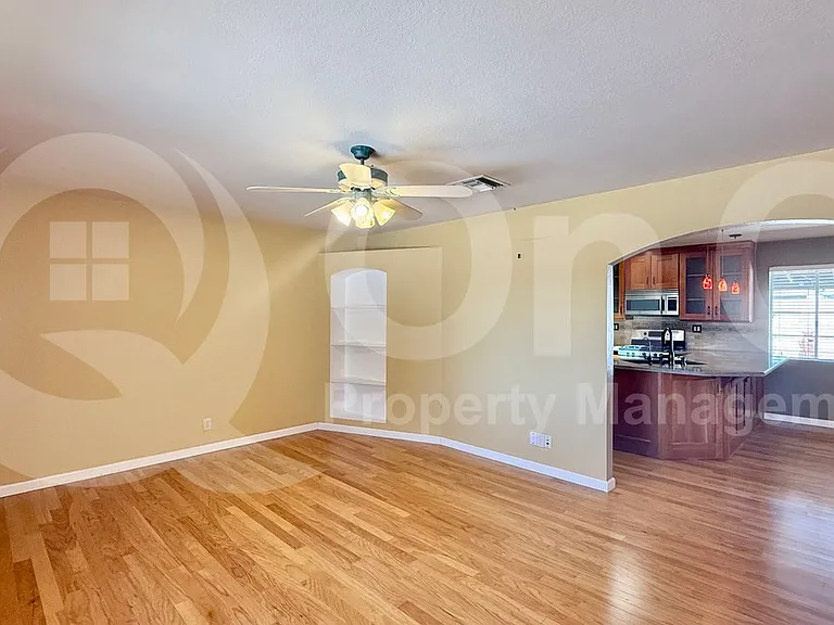 104 E Taylor St — Photo 5