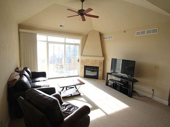 3rd image of 2912 N University Dr