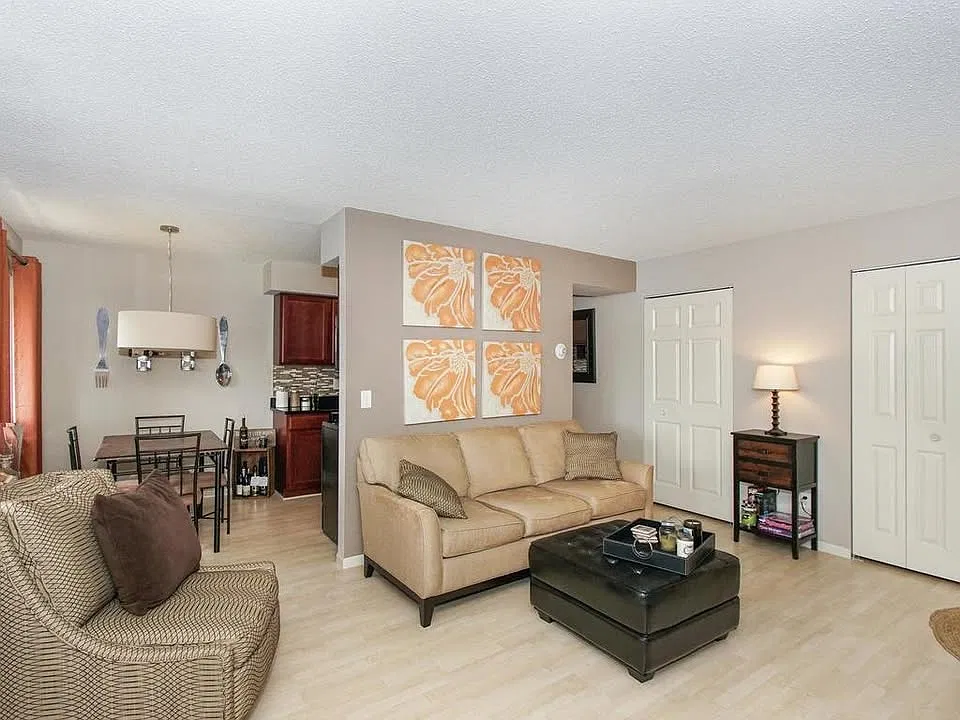 2720 Rosalyn Ct #301