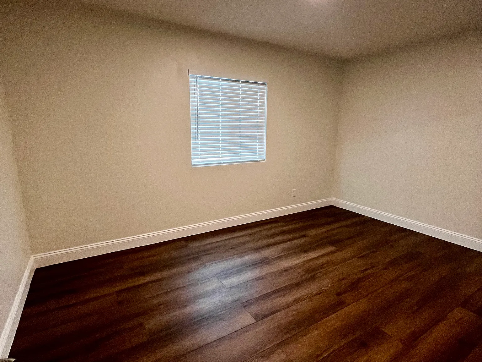 2 bed, 800 sqft, $2,400 — Photo 3
