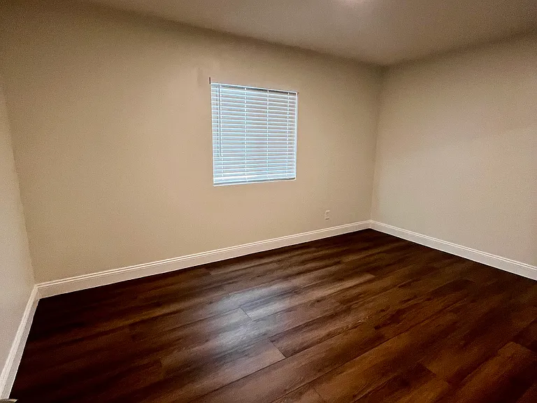 1909 W Myrtle St #1 — Photo 3