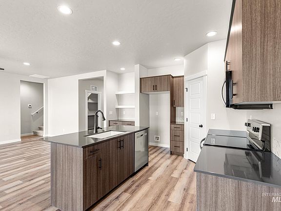 7th image of this home