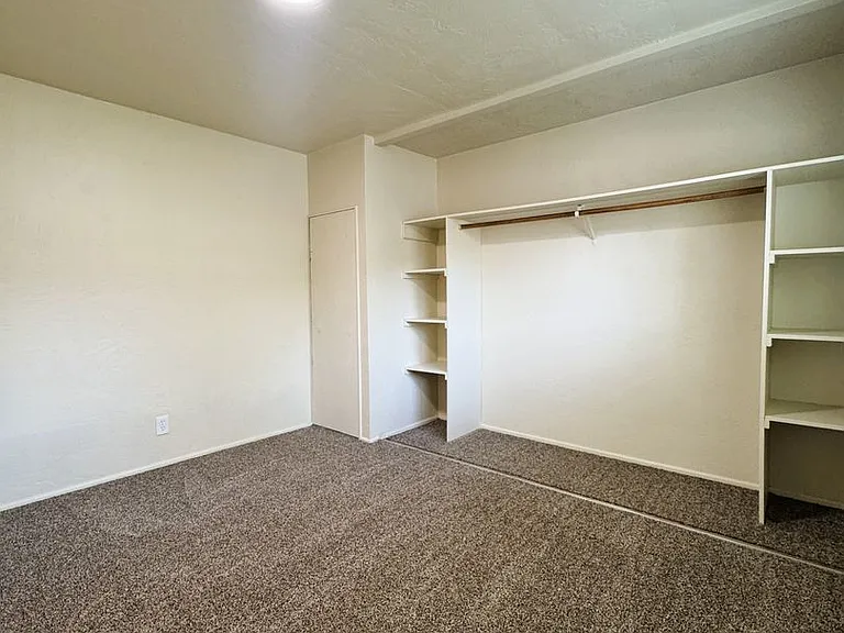 2705 Oak St #10 — Photo 10