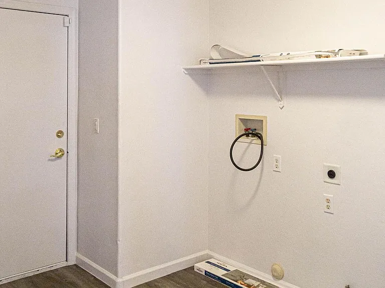 Washer and Dryer Hookups