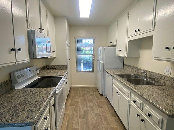 5th image of 5877 Baltimore Dr APT 10