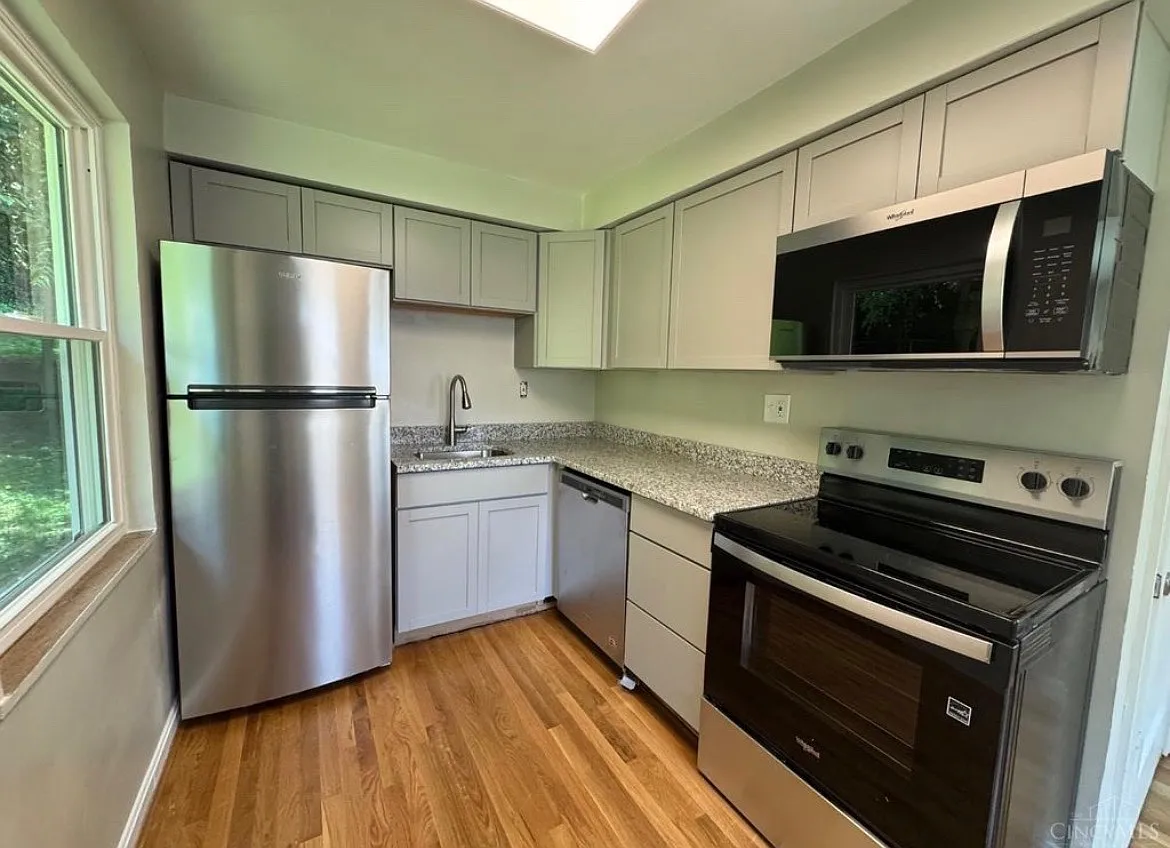 2 bed, 720 sqft, $1,600 — Photo 2