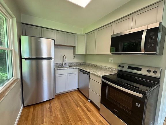 2nd image of 3925 Avilla Pl