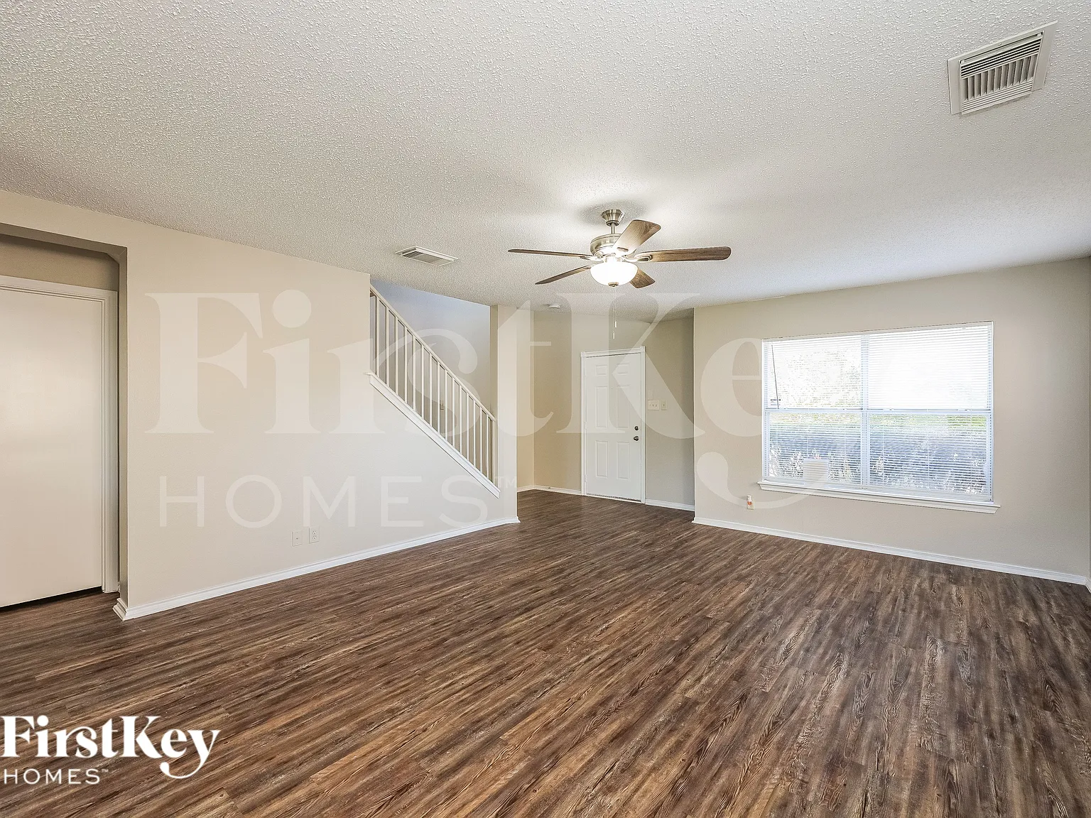 3 bed, 2.5 bath, 2105 sqft, $1,440 — Photo 3