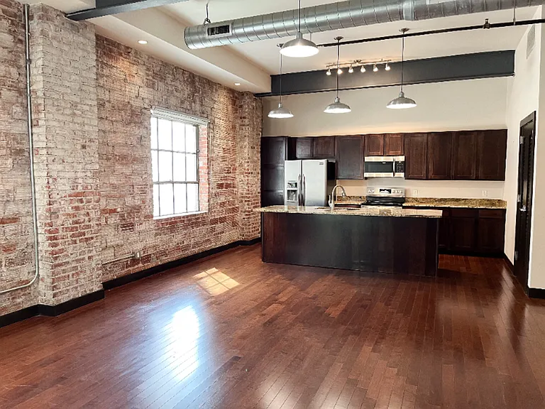 Urban Sophistication at the Detroit Lofts — Photo 5