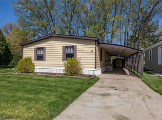 23 Kimberly Ln, Olmsted Falls, OH 44138