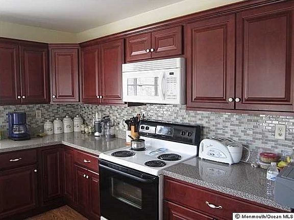5th image of 625 Stamford Court #A