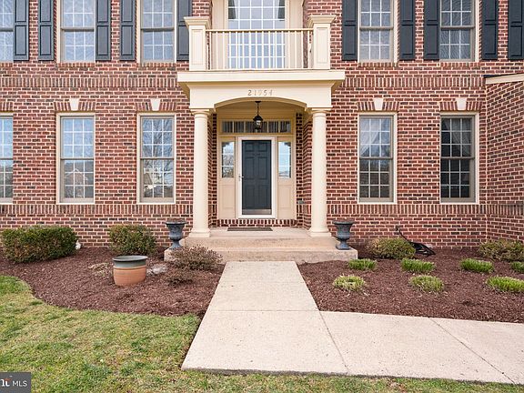 4th image of 21954 Hyde Park Dr