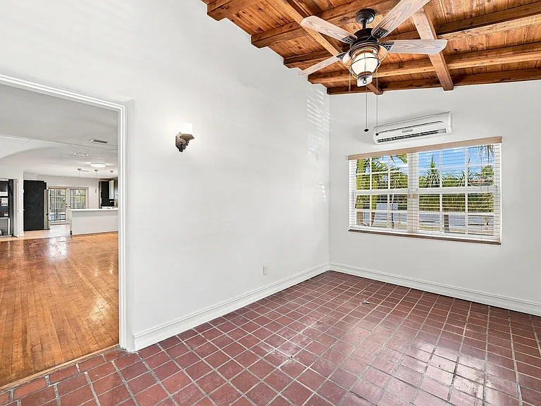 1658 Jackson St — Photo 4