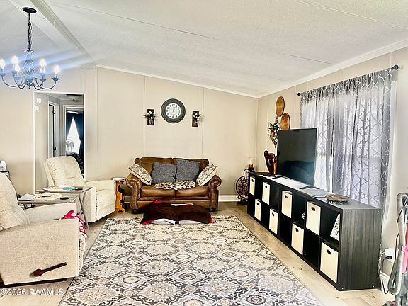 2nd image of 906 Troy Rd