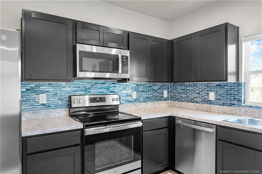 4 bed, 2.5 bath, 2195 sqft, $2,800 — Photo 3